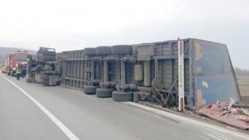 Un TIR cu numere de Constanţa a blocat traficul în Alba Iulia