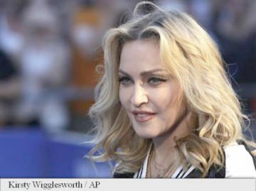 Madonna a susținut alături de fiul ei un concert într-un bar emblematic al mișcării LGBT din New York