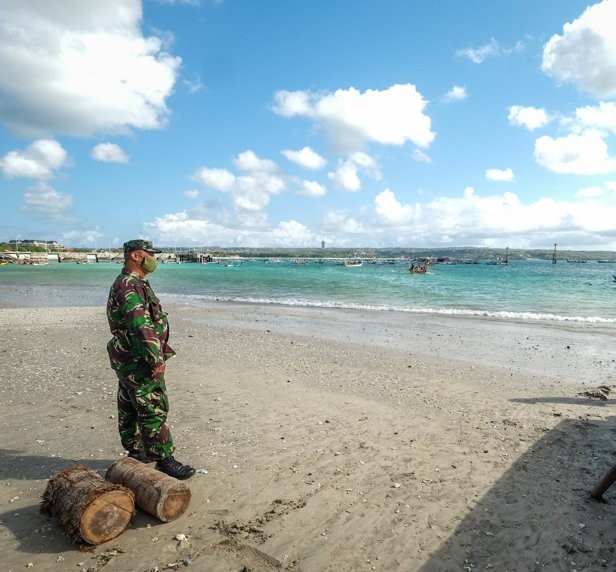 Doi militari din Constanța pleacă... în Bali, pe banii statului