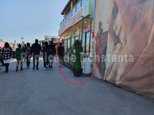 Bushman şi-a făcut prezenţa, cu gura până la urechi, pe faleza din Costineşti! Video