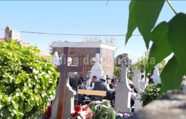 Chindii cu manele şi lăutari în cimitirul central din Constanţa! Video