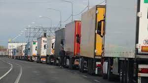 Peste 100 de camioane care trebuie să ajungă în Portul Constanța, blocate la Vama Isaccea