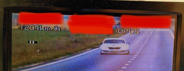 Șoferul care și-a luat zborul spre mare cu 204km/h, luat la mișto pe internet!