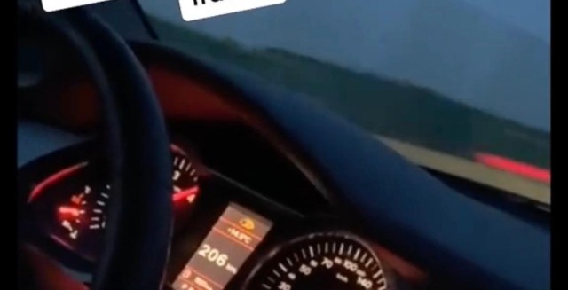 S-a filmat în timp ce mergea cu peste 200 km/h, pe Autostrada Soarelui. VIDEO