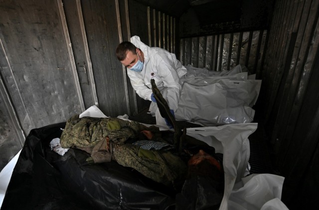 Tren frigorific plin cu cadavre de soldați ruși omorâți în Ucraina, lăsat în urmă de armata lui Putin