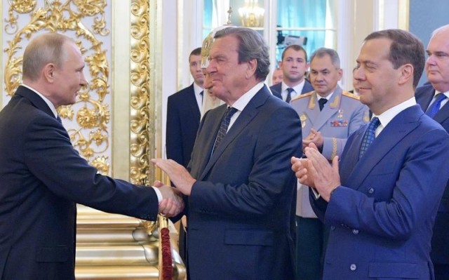 Preşedintele german îl critică pe fostul cancelar Gerhard Schröder pentru legăturile cu Rusia