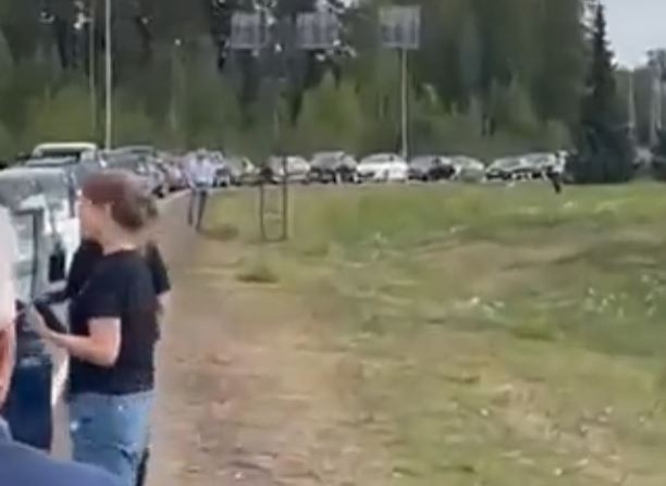 Rușii fug în masă după ce Putin a ordonat mobilizarea. Cozi kilometrice la granița cu Finlanda. Video