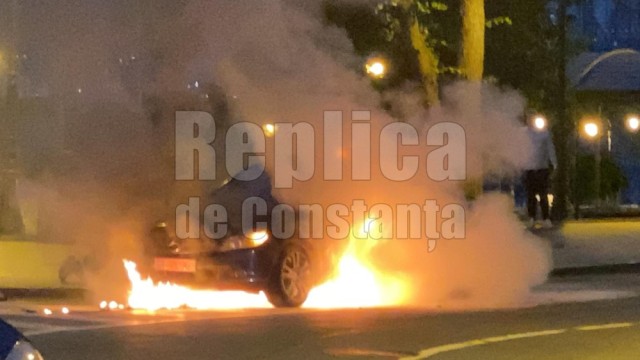 Imagini apocaliptice în zona Cazino. O mașină a ars ca o torță! Video