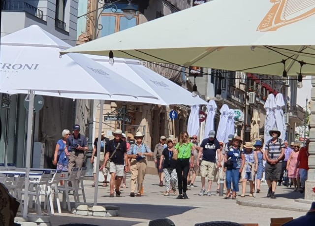Piața Ovidiu, împânzită de turiști străini: ”Prețuri de Monaco!” Video