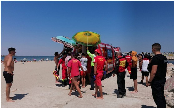 Turist aflat la un pas de înec pe o plajă din Mamaia