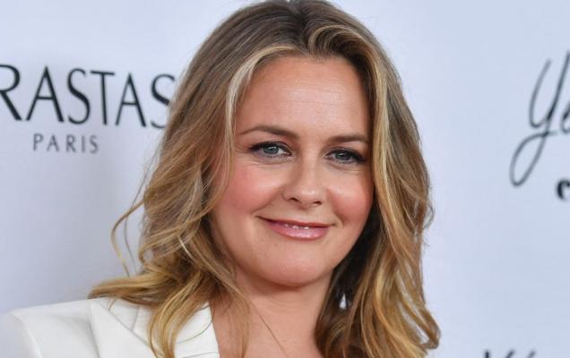 Alicia Silverstone, nud pentru prima oară în carieră!