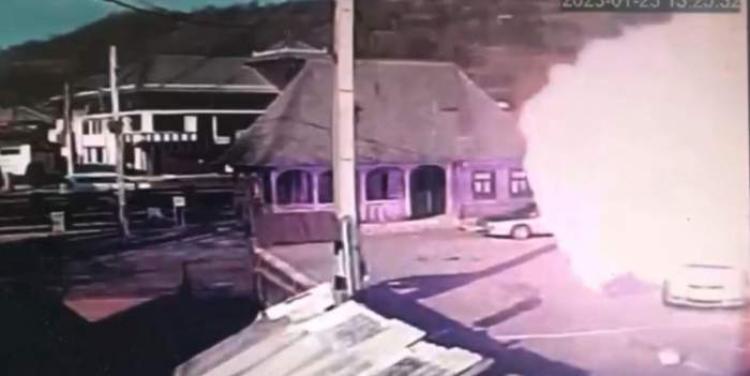 Momentul în care o rulotă, în care se afla o copilă de 3 ani, a explodat! Video