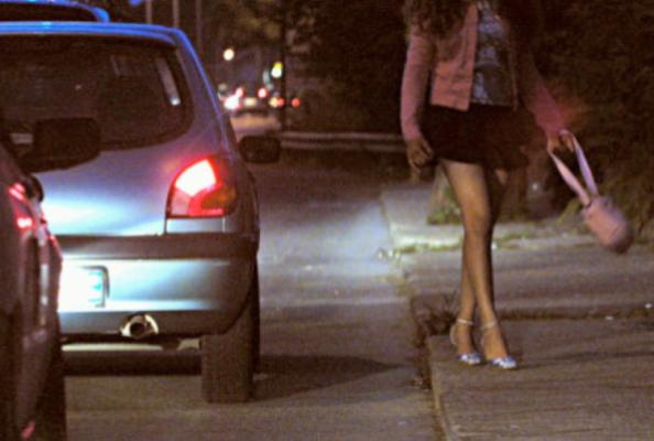 Două românce, bătute și obligate să se prostitueze, salvate în Italia