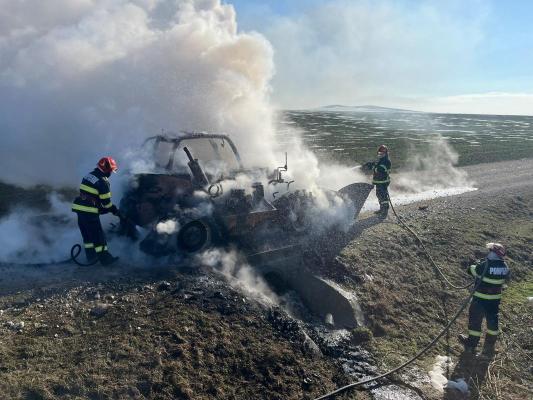 Utilaj agricol distrus de flăcări, în Mihail Kogălniceanu. Video
