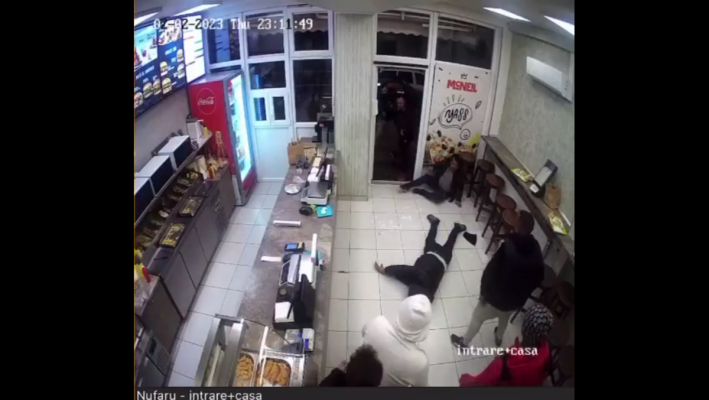 Bătaie generală într-un fast food. Video 