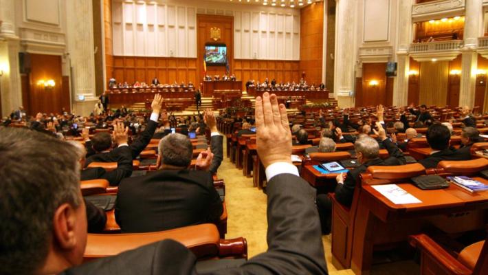 După lupte seculare, foștii parlamentari din Constanța și-au recâștigat, definitiv, pensiile speciale