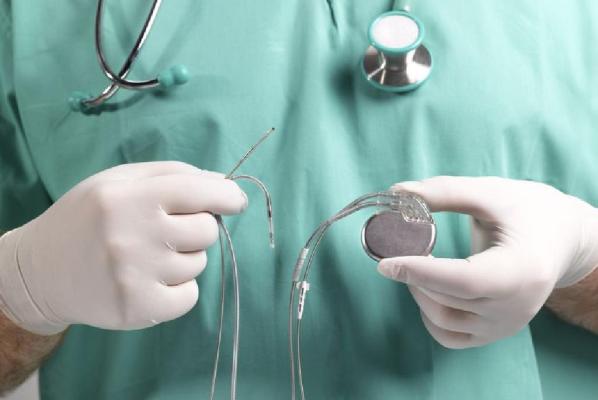 Medic român din Strasbourg răstoarnă cazul stimulatoarelor cardiace prelevate de la morți