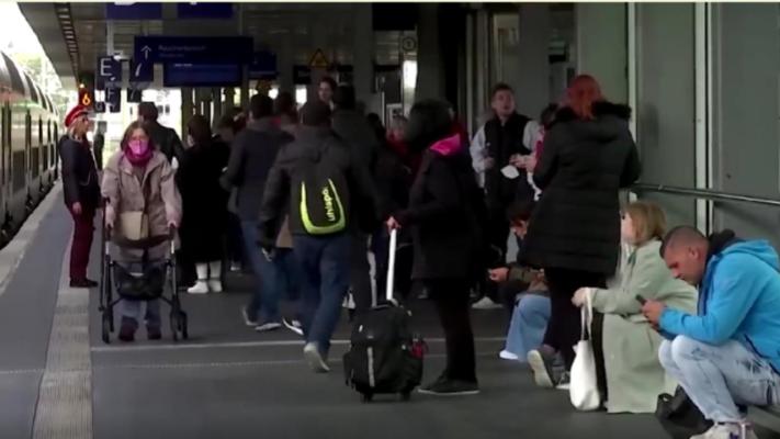 Trenuri blocate cu orele în Germania de românii care voiau să doarmă pe șine
