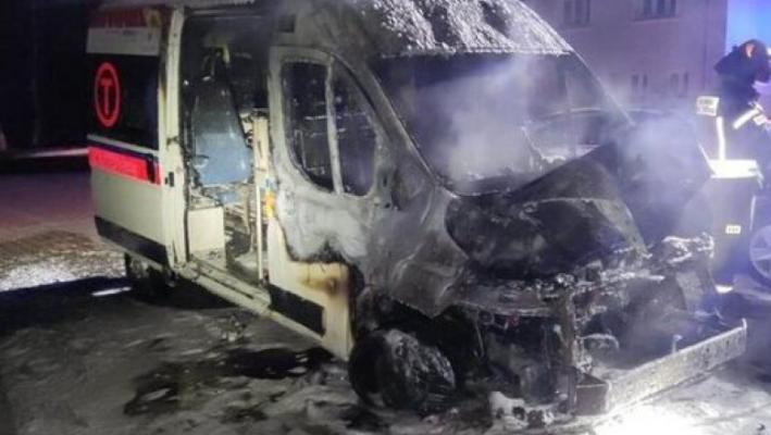 Două ambulanţe care urmau să fie donate Ucrainei, incendiate în Polonia  