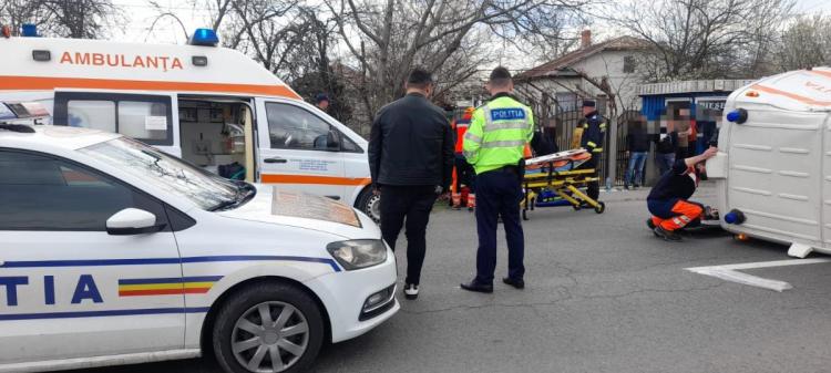 Mașină răsturnată la intrare în Sibioara, printre victime se află și un copil