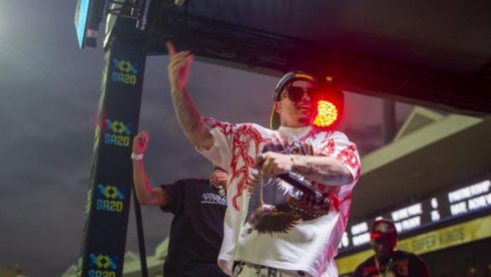 Rapperul Costa Titch s-a prăbușit pe scenă și a murit în timpul unui concert