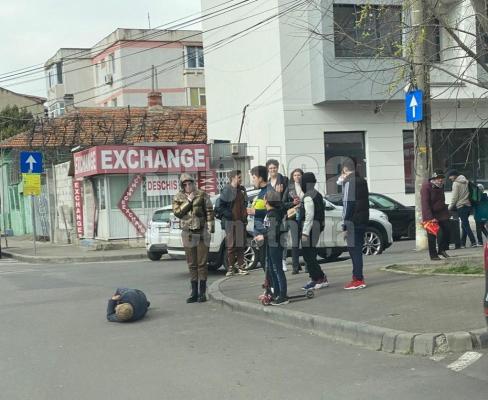 Alertă! Persoană căzută în stradă, în Faleză Nord!