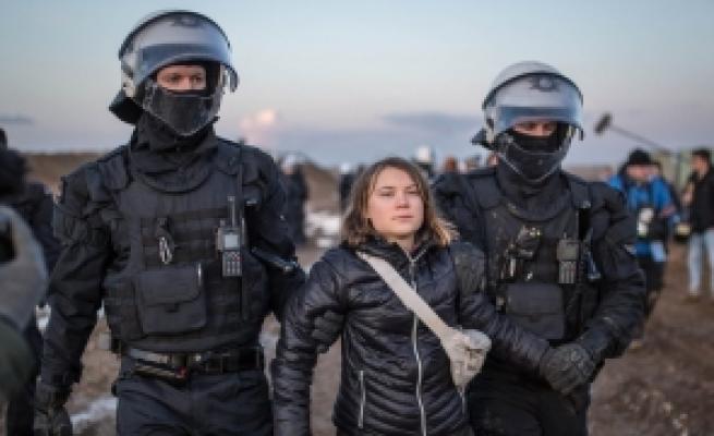 Devine un obicei: Greta Thunberg a fost reținută iar de poliție, în timpul unui protest