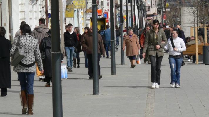 Doar 34% dintre români cred că îi aşteaptă o viaţă mai bună în 2024, faţă de 48% în 2023