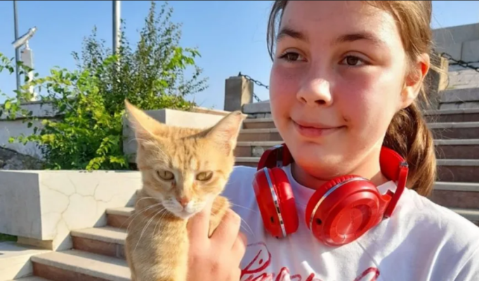 O fată, de 14 ani, a dispărut fără urmă după ce a citit „Pisicile Războinice”