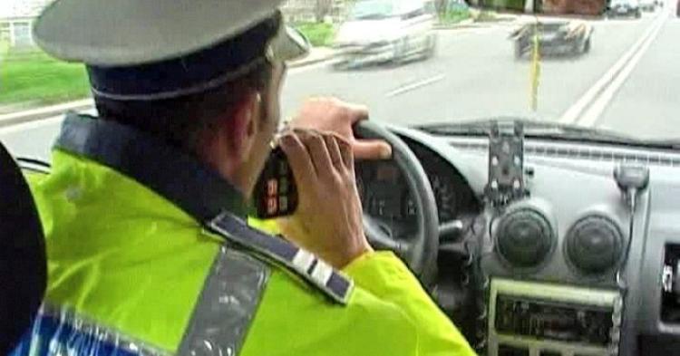 Şofer cu permisul suspendat, oprit de poliţişti după o urmărire în trafic, pe DN 39