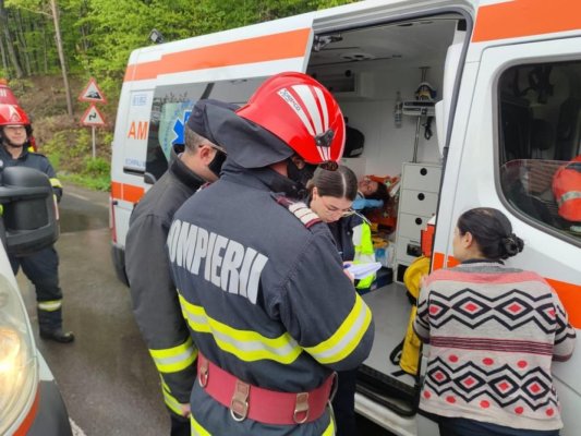 A lovit cu mașina un utilaj agricol și a părăsit locul accidentului