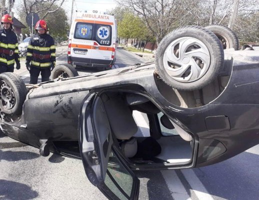 Un bărbat, transportat cu elicopterul la spital, după ce s-a răsturnat cu mașina