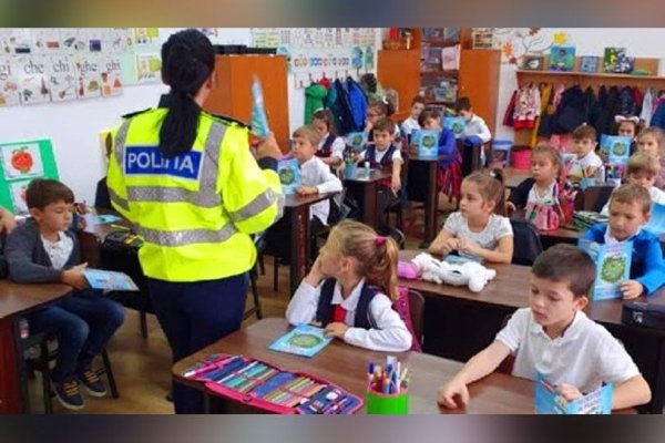 Polițiștii constănțeni, activități preventive în unitățile de învățământ 