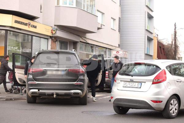Graba strică treaba lui Gigi Becali: ”a fugit” după bani, însă s-a trezit cu mașina parcată pe trecea de pietoni
