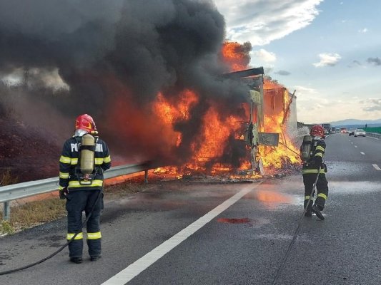Remorca unui TIR a ars ca o torţă pe autostrada A10 Sebeș-Turda