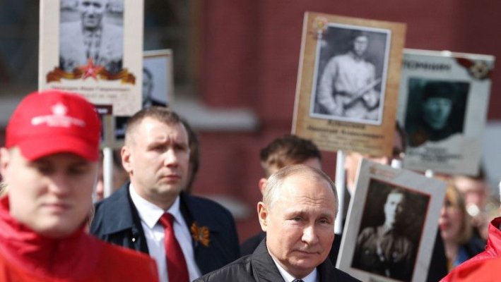Motivul pentru care Putin nu dorește să vadă „Regimentul nemuritorilor” defilând la parada militară 