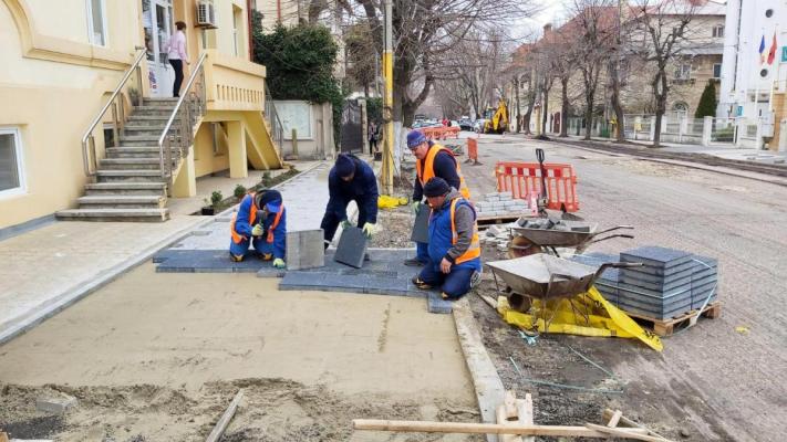 După ample lucrări de reabilitare, strada Mihai Eminescu și-a schimbat radical aspectul