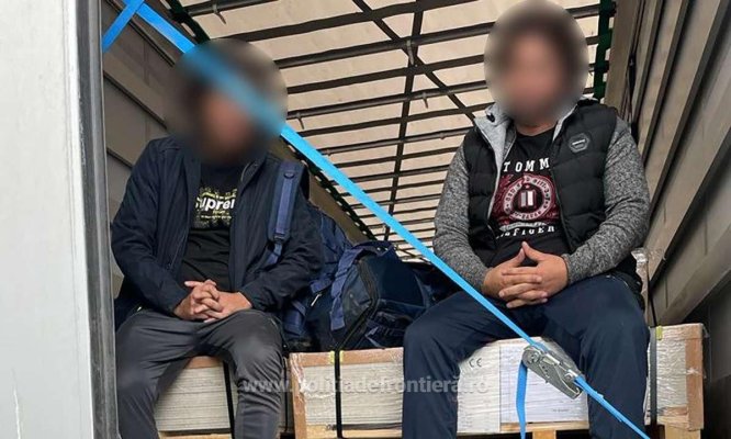 Zeci de migranți ilegali, înghesuiți în mașini, prinși de polițiștii de frontieră 