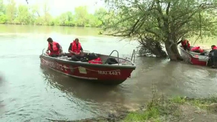 Copilul găsit în râul Mureş în Ungaria, una dintre victimele bărcii răsturnate