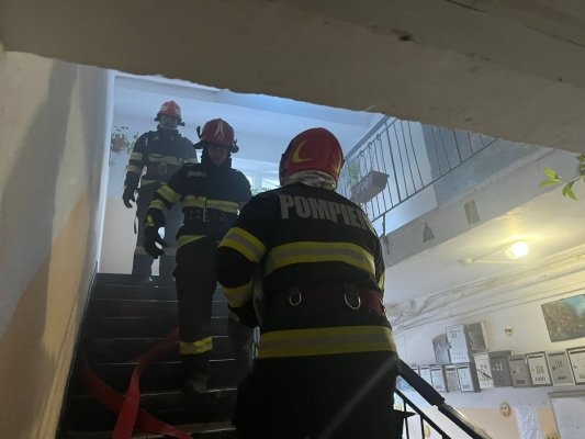 Incendiu într-un bloc din Murfatlar: 23 de persoane au fost evacuate de pompieri