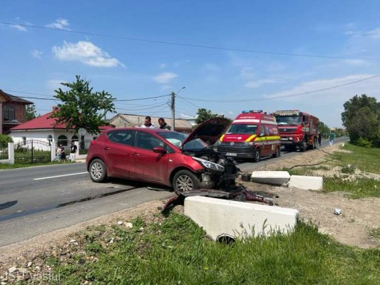 O maşină în care se afla o familie cu un bebeluş de o lună, implicată într-un accident