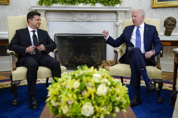 Zelenski a vorbit cu Biden despre menținerea ajutorului pentru Ucraina 