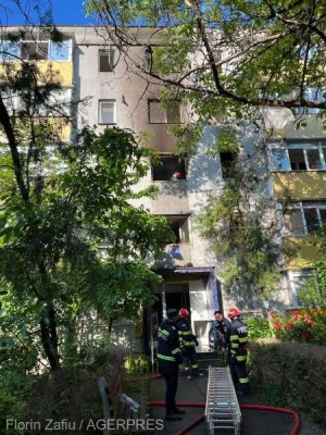 O femeie a murit în urma unui incendiu izbucnit într-un apartament