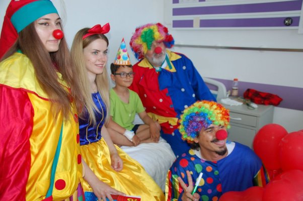 Asociația „Suflete Deschise“ a adus bucurie în secțiile de Pediatrie ale Spitalului Județean