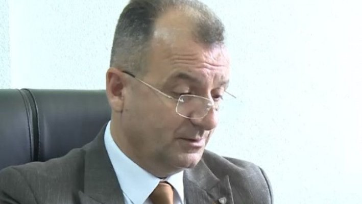 Managerul spitalului Orșova a fost demis de 8 ori de primar și tot de atâtea ori s-a întors în funcție