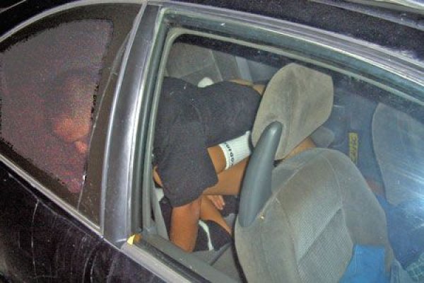 O altă partidă de sex... în mașină, întreruptă de polițiștii constănțeni