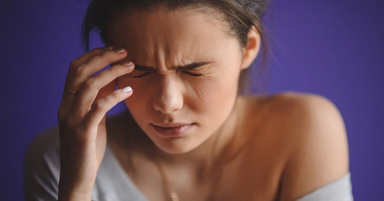 De ce poți avea dureri de cap puternice înainte de o furtună și cum să le tratezi