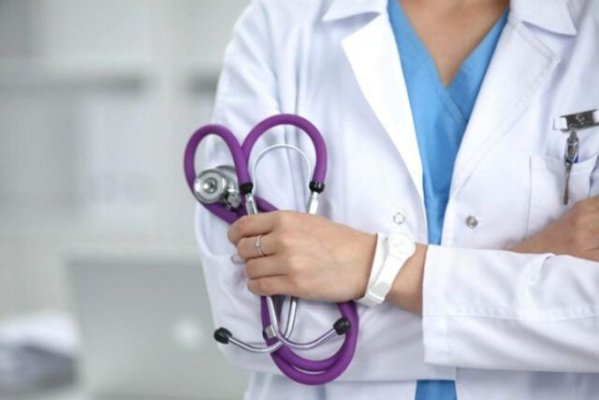 Studiu: 57,5% dintre medicii tineri vor să plece din ţară