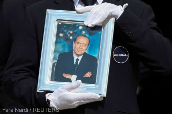 Testamentul lui Berlusconi: Primii doi copii vor controla Fininvest; 100 de milioane de euro ultimei sale partenere