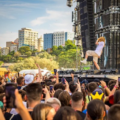 S-a dat startul distracției pe litoral! Festivalul NEVERSEA și-a deschis porțile! Video